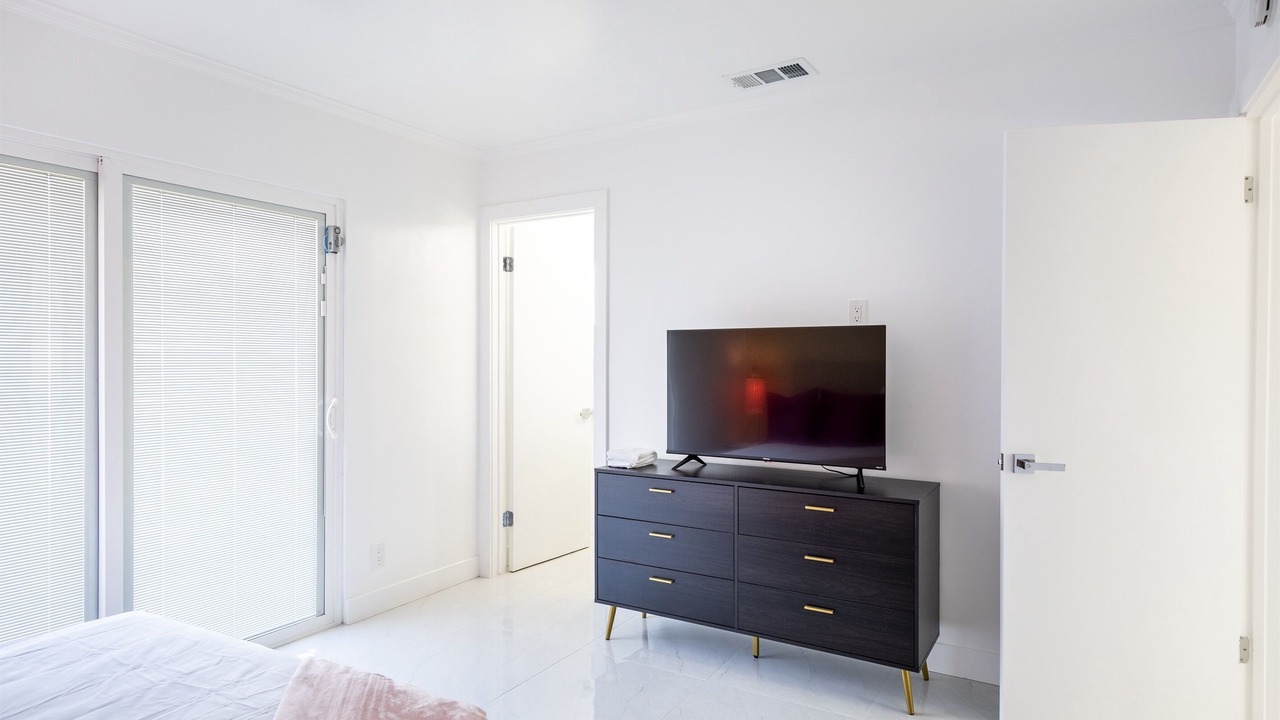 Photo of Bedroom in Racquet Club West