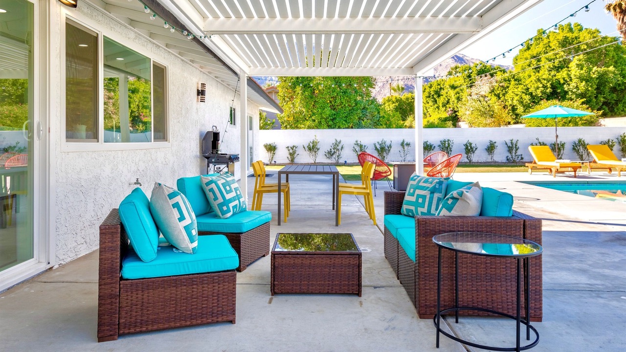 Photo of Outdoor in Racquet Club West