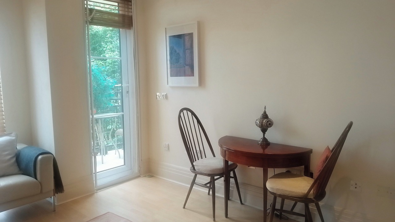 Photo of Livingroom in Mortlake