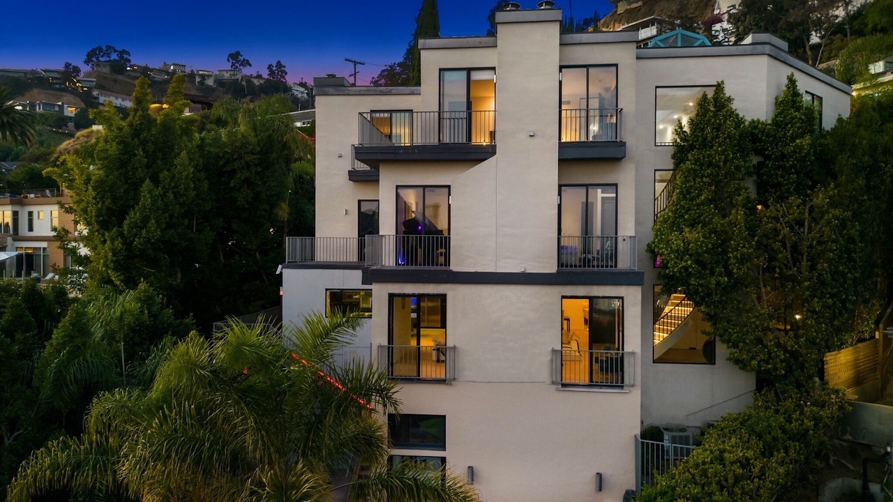 Photo of Outdoor in Hollywood Hills West
