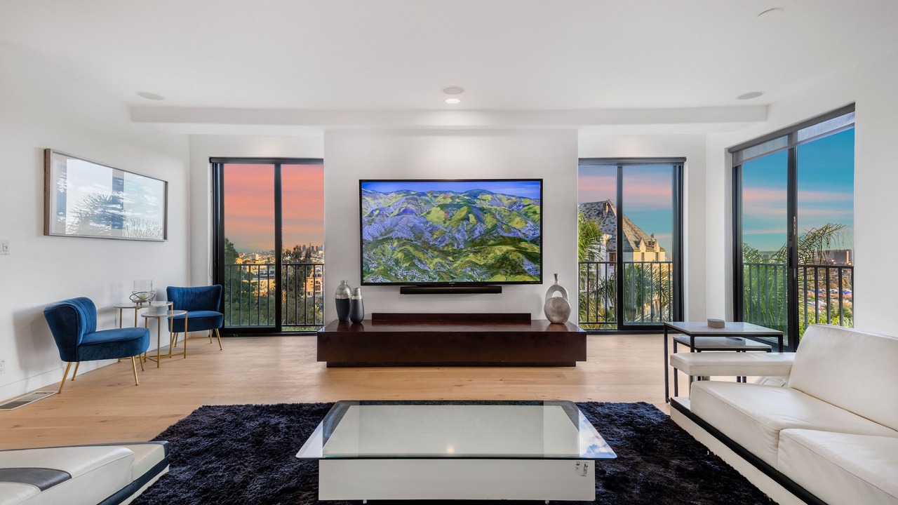 Photo of Livingroom in Hollywood Hills West