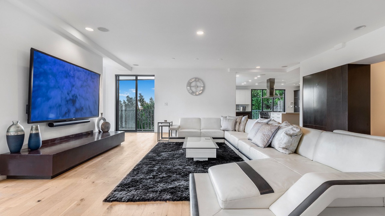 Photo of Livingroom in Hollywood Hills West