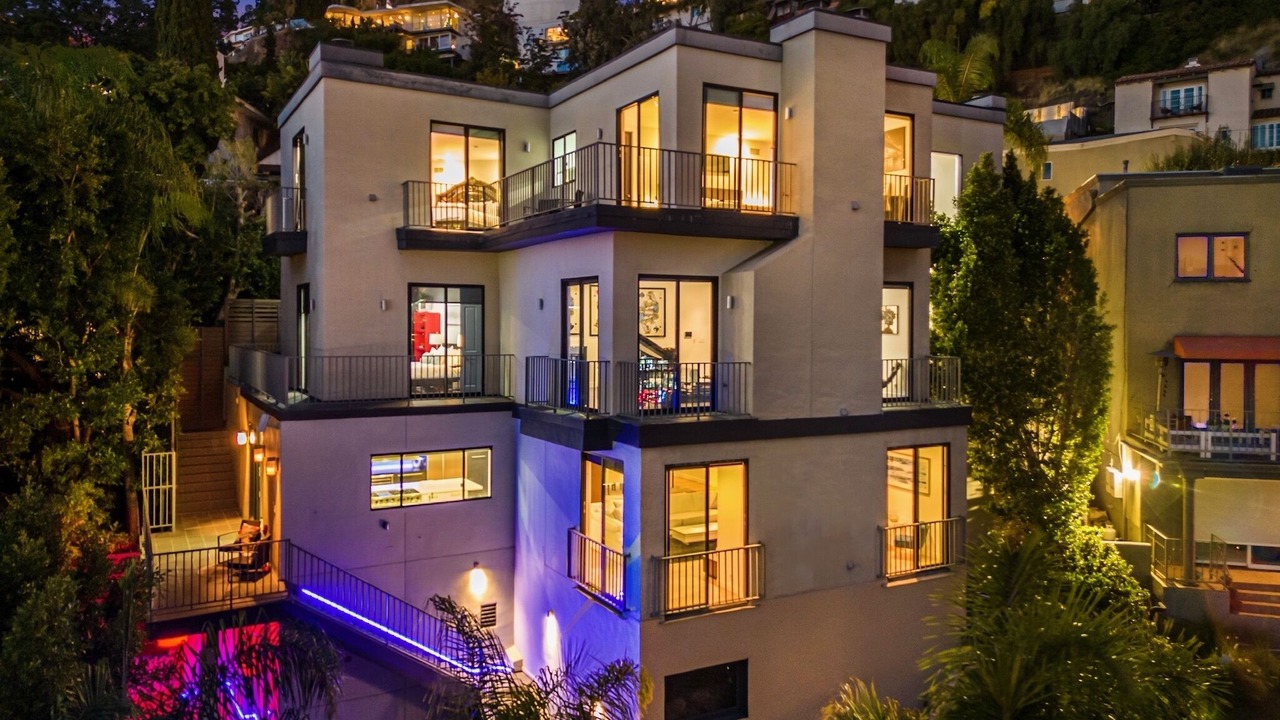 Photo of Outdoor in Hollywood Hills West