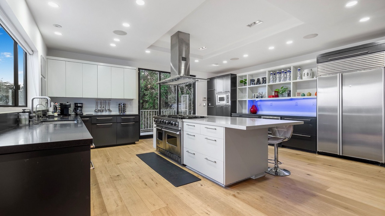 Photo of Kitchen in Hollywood Hills West