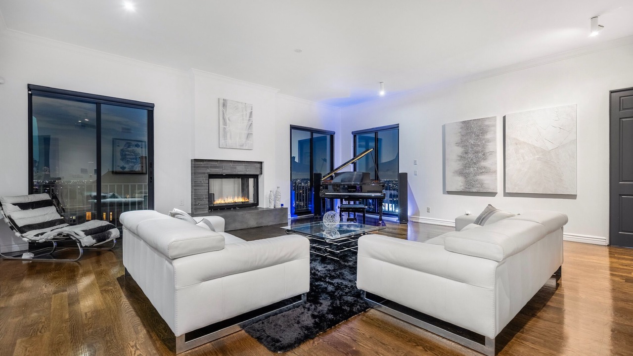 Photo of Livingroom in Hollywood Hills West
