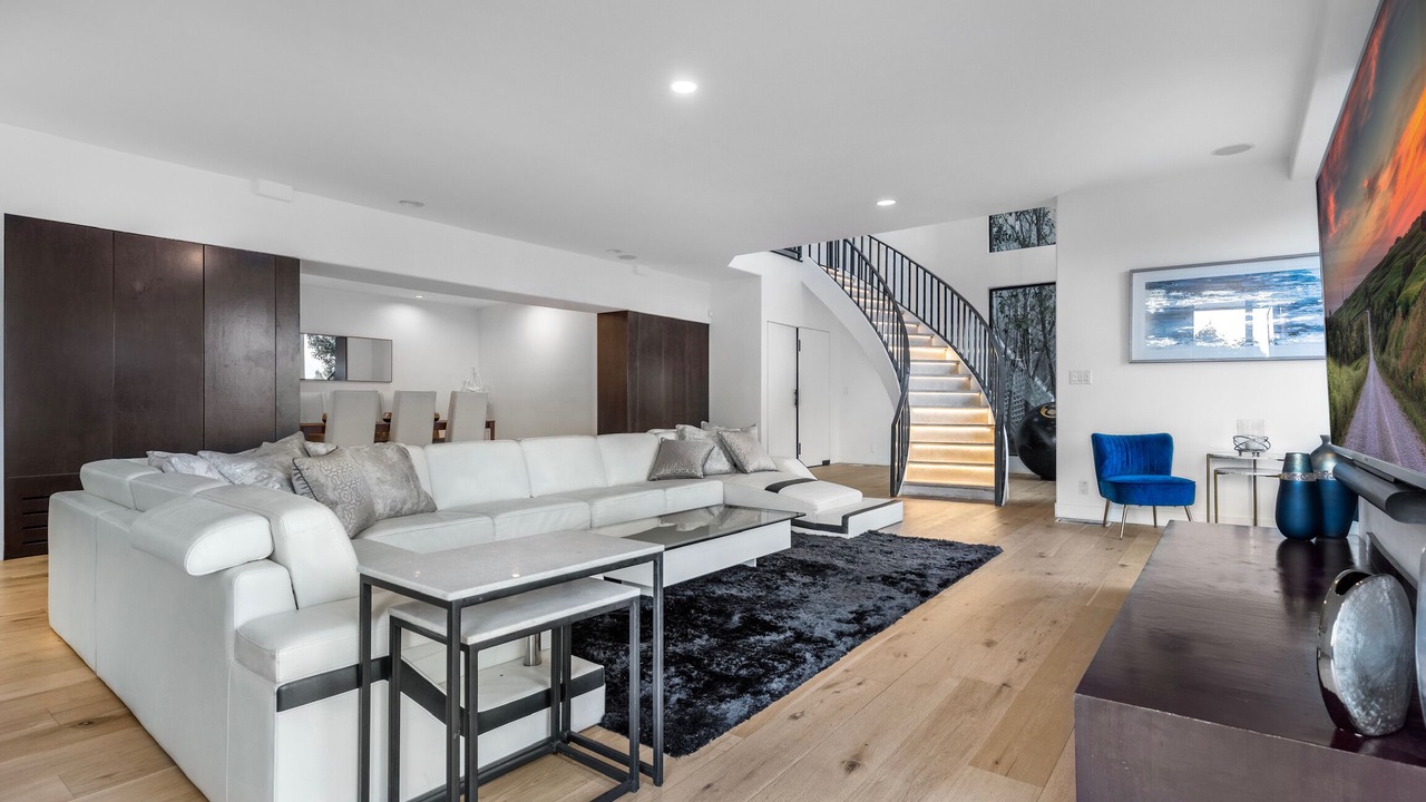Photo of Livingroom in Hollywood Hills West