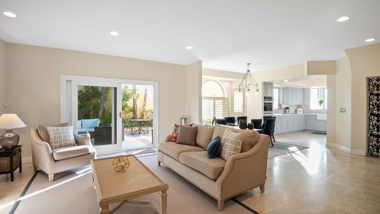 Photo of Livingroom in North Redondo
