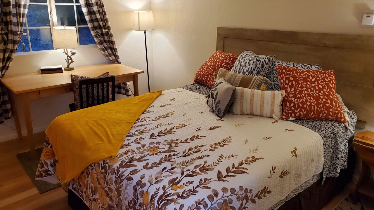 Photo of Bedroom in Twin Peaks
