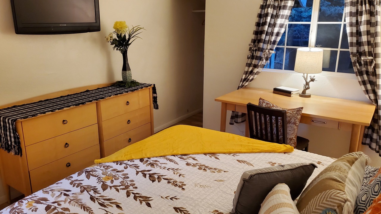Photo of Bedroom in Twin Peaks