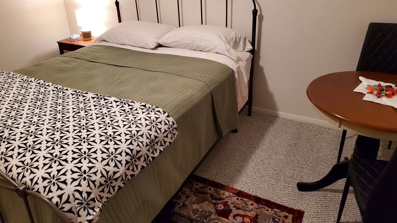 Photo of Bedroom in Twin Peaks