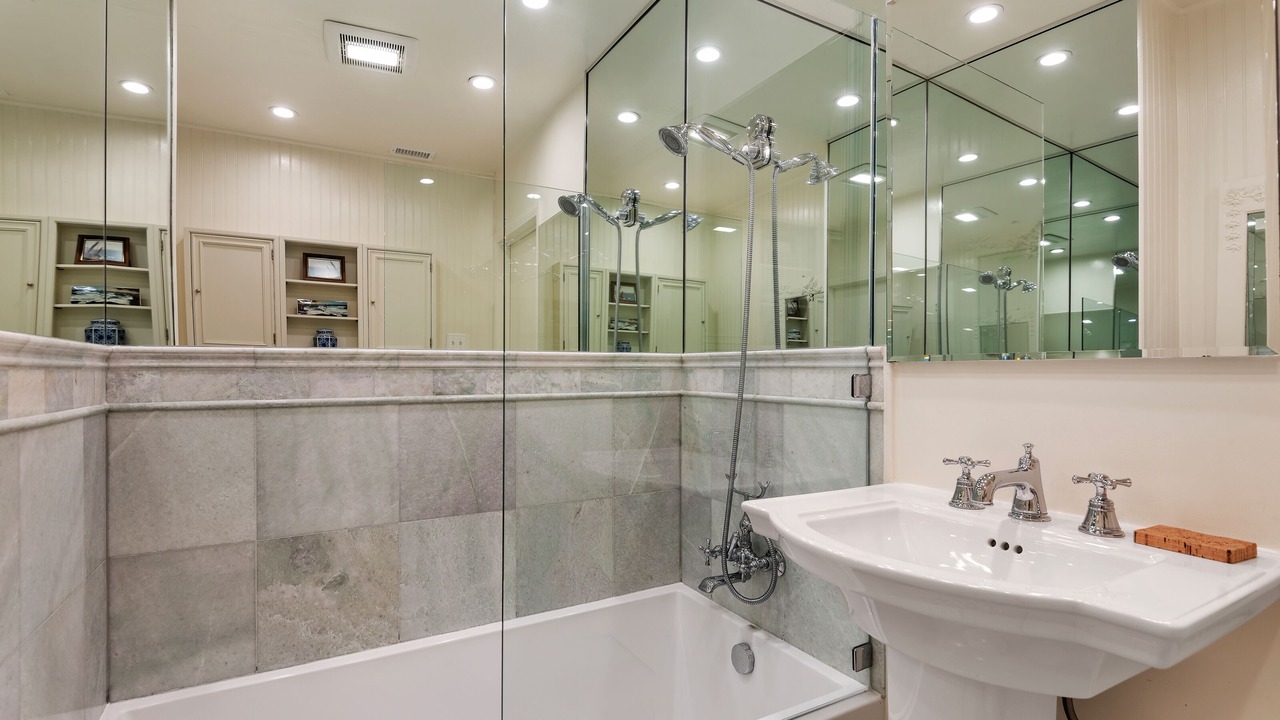 Photo of Bathroom in West Mesa