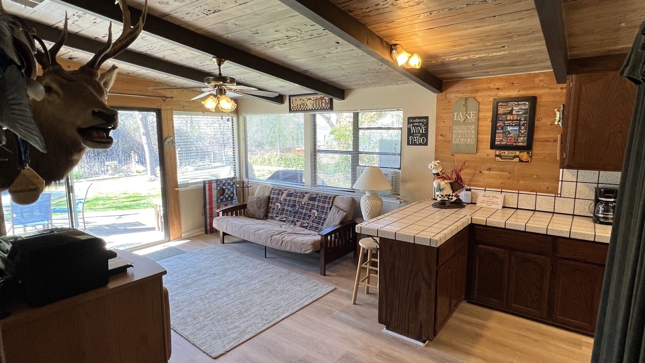Photo of Livingroom in Lakeport