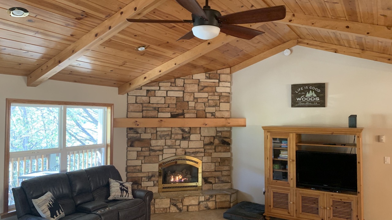 Photo of Livingroom in Twain Harte