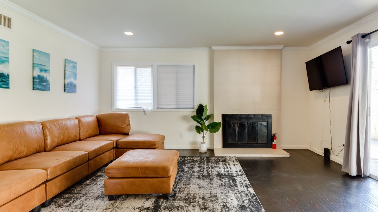 Photo of Livingroom in Granada Hills North
