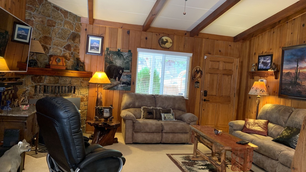 Photo of Livingroom in Kernville