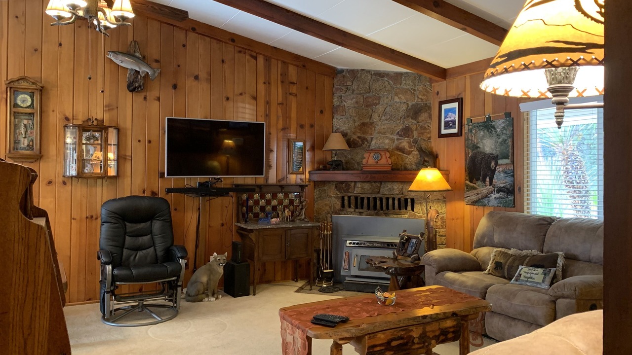Photo of Livingroom in Kernville