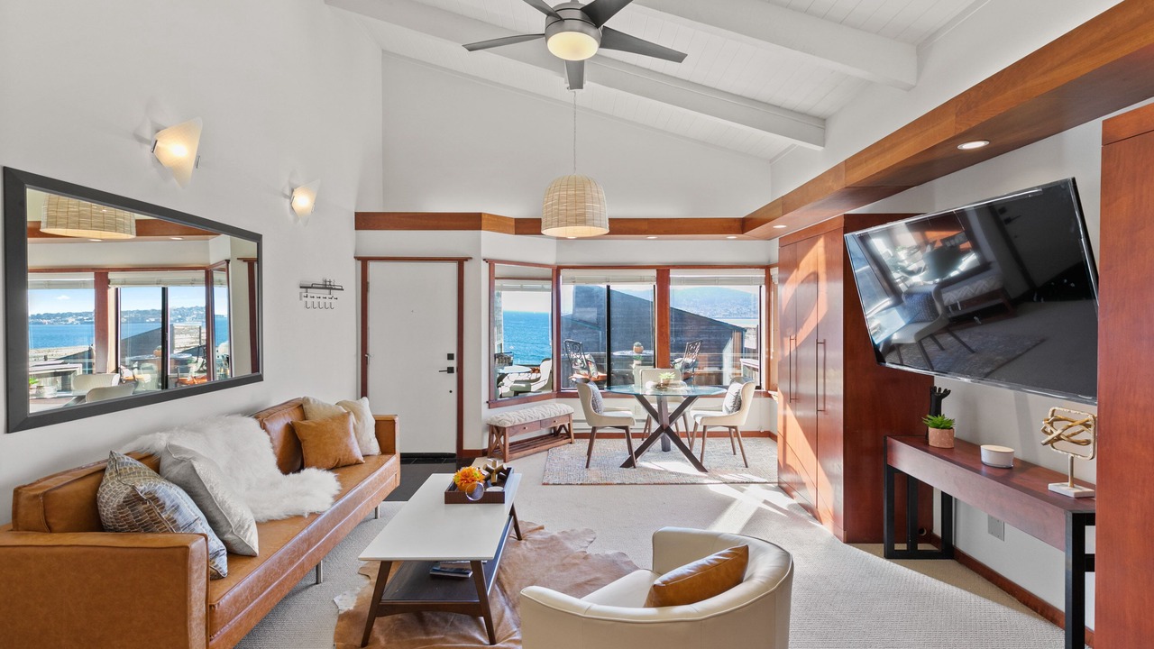 Photo of Livingroom in Monterey