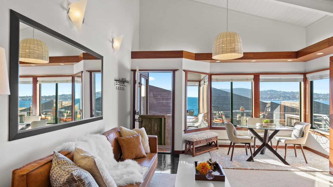 Photo of Livingroom in Monterey