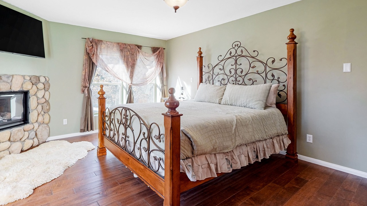 Photo of Bedroom in Arrowbear Lake