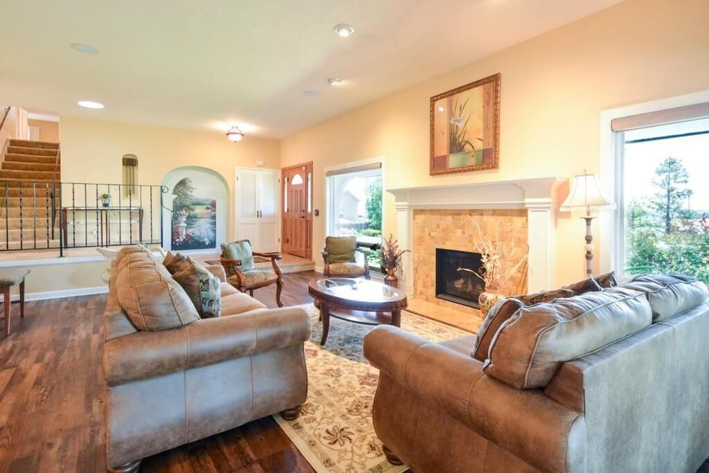 Photo of Livingroom in Castro Valley