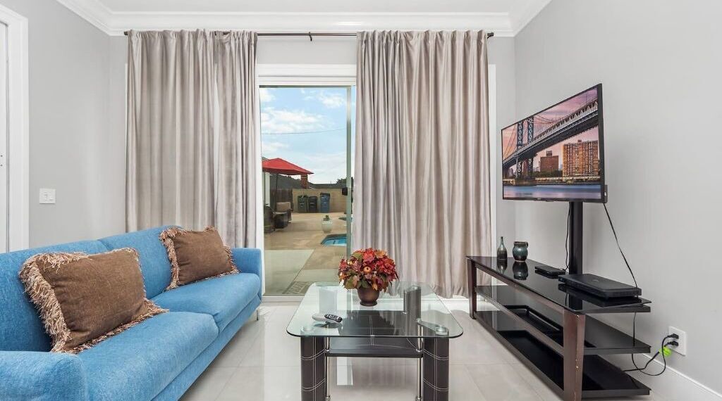 Photo of Livingroom in East Whittier