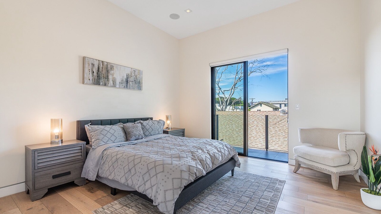 Photo of Bedroom in Greater Wilshire - Hancock Park