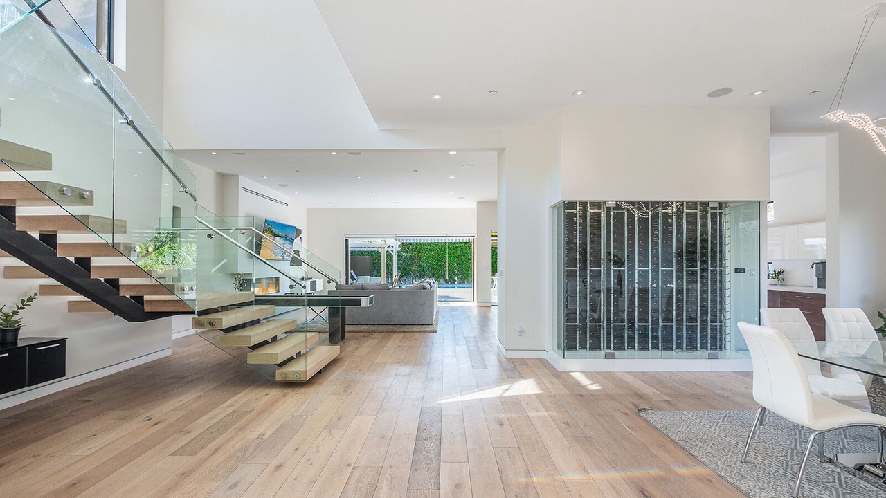 Photo of Livingroom in Greater Wilshire - Hancock Park