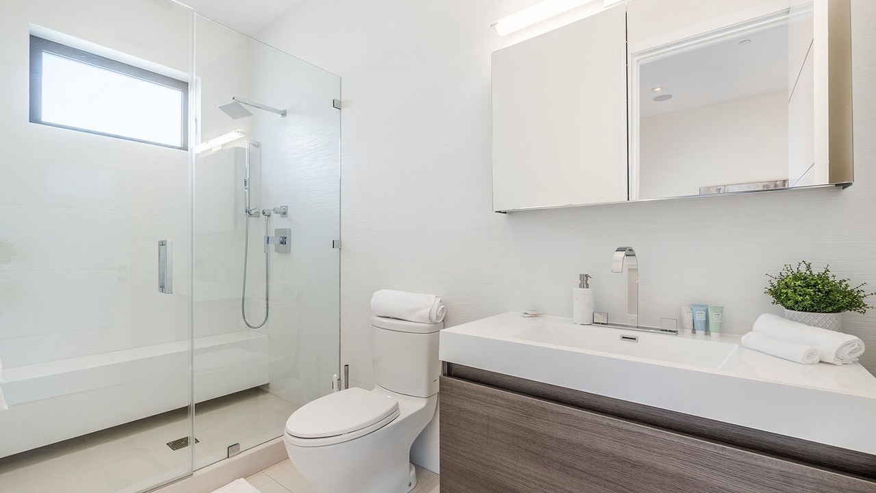 Photo of Bathroom in Greater Wilshire - Hancock Park