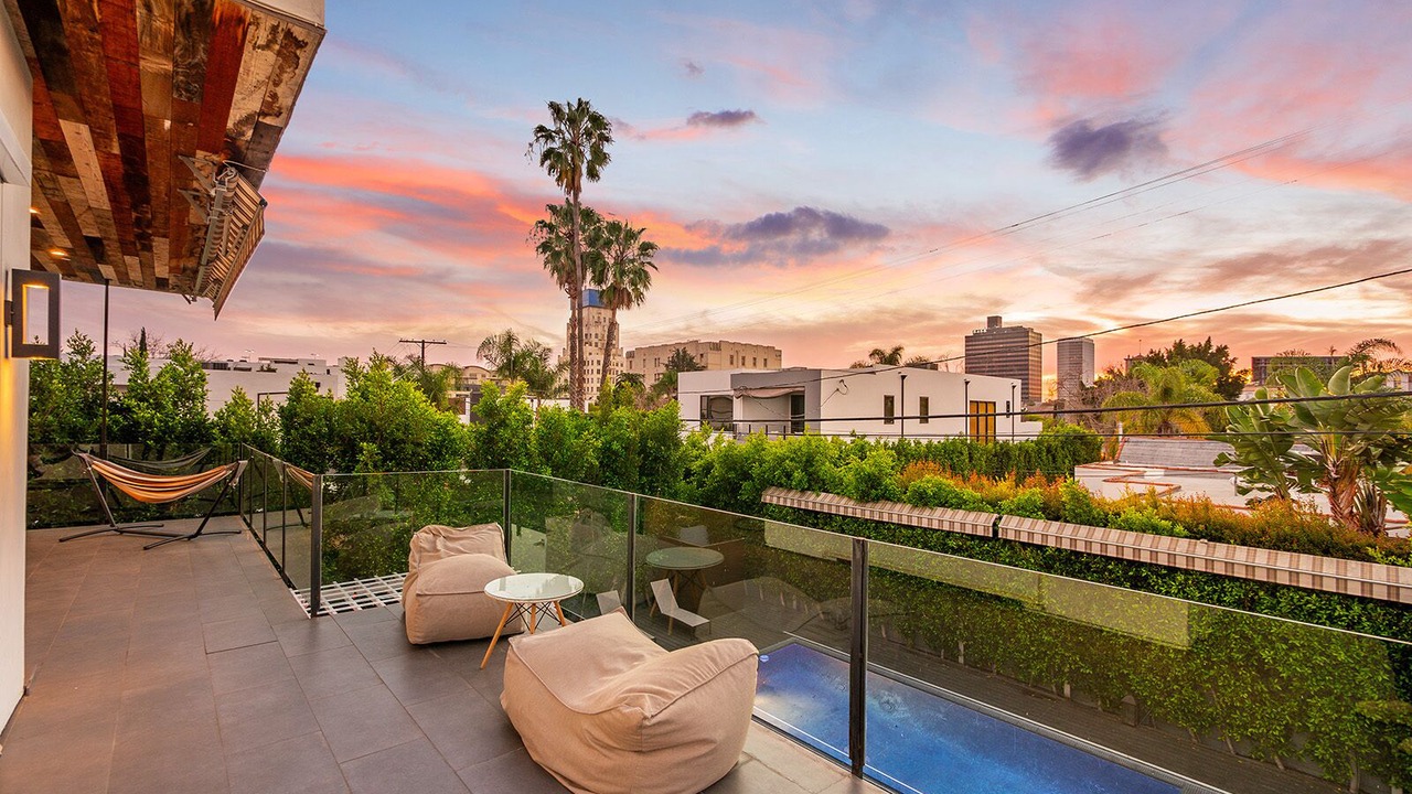 Photo of Patio Balcony in Greater Wilshire - Hancock Park