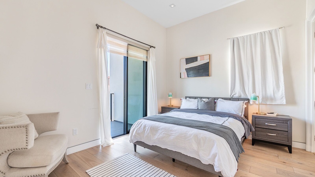 Photo of Bedroom in Greater Wilshire - Hancock Park