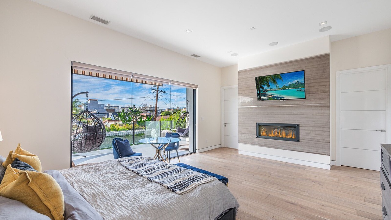 Photo of Bedroom in Greater Wilshire - Hancock Park