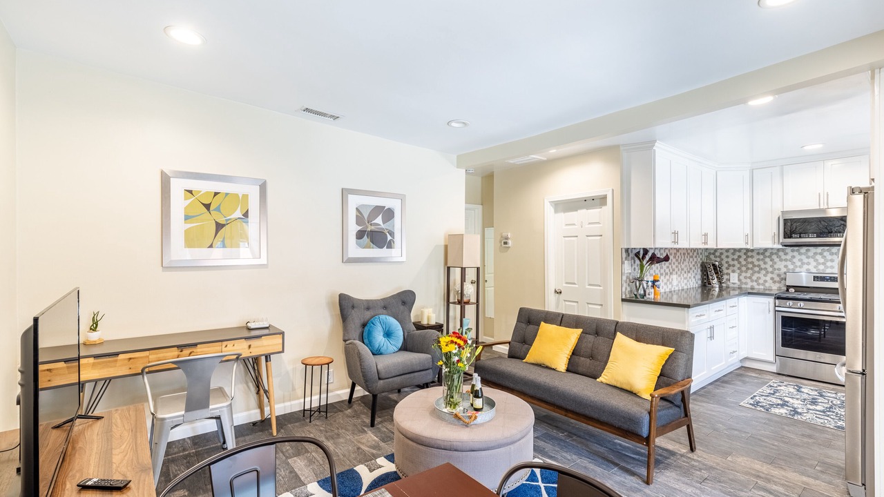 Photo of Livingroom in North Central