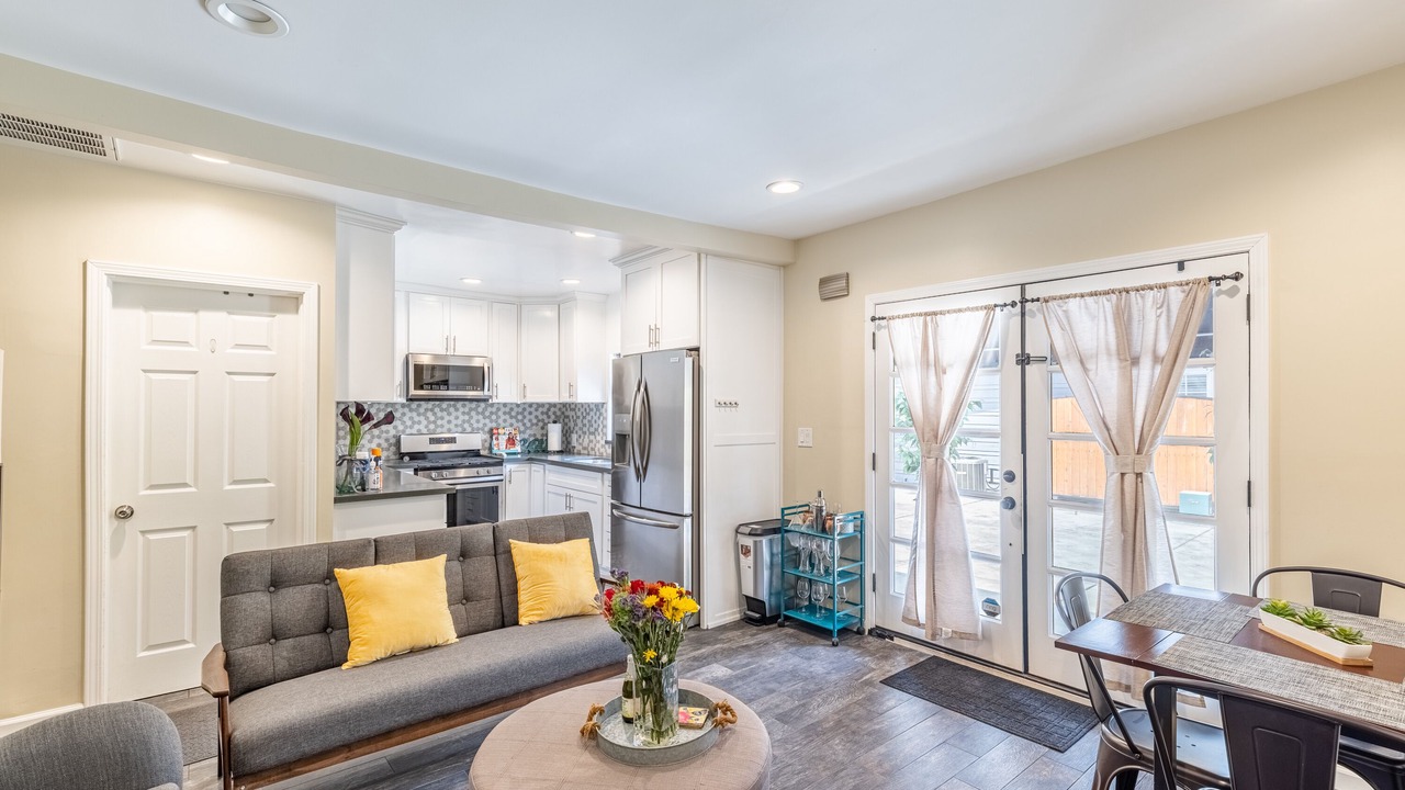 Photo of Livingroom in North Central