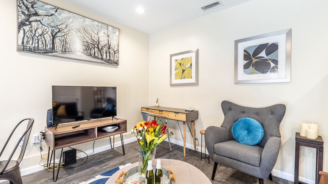 Photo of Livingroom in North Central