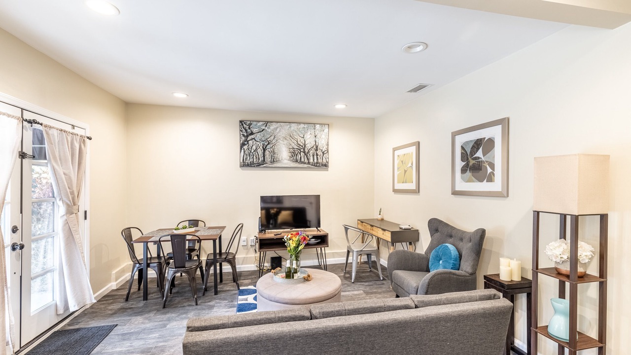 Photo of Livingroom in North Central