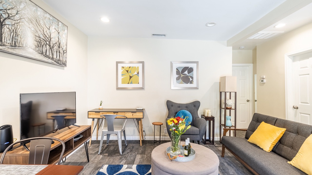 Photo of Livingroom in North Central