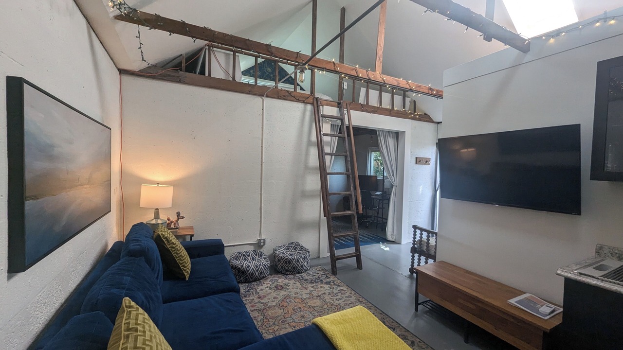 Photo of Livingroom in Bay Park