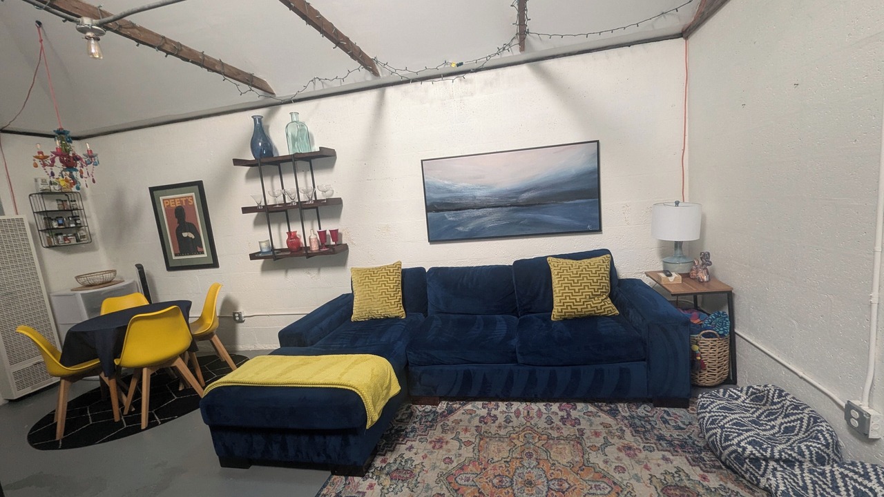 Photo of Livingroom in Bay Park