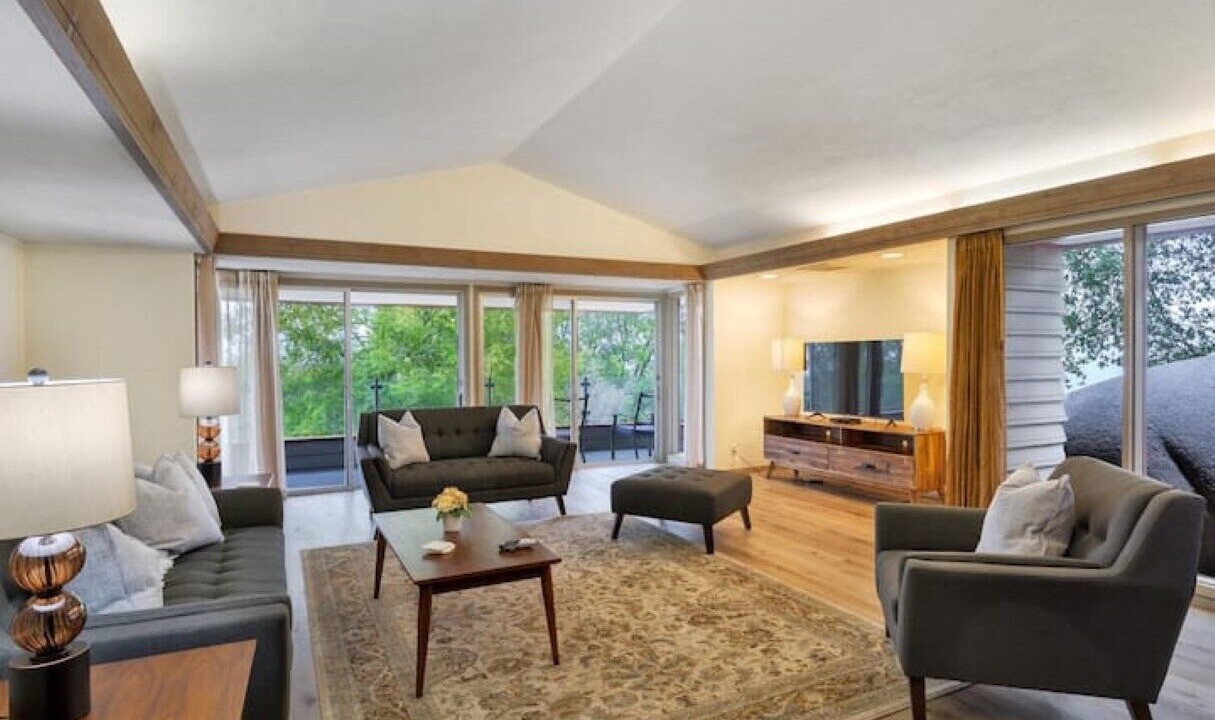 Photo of Livingroom in North Ridge