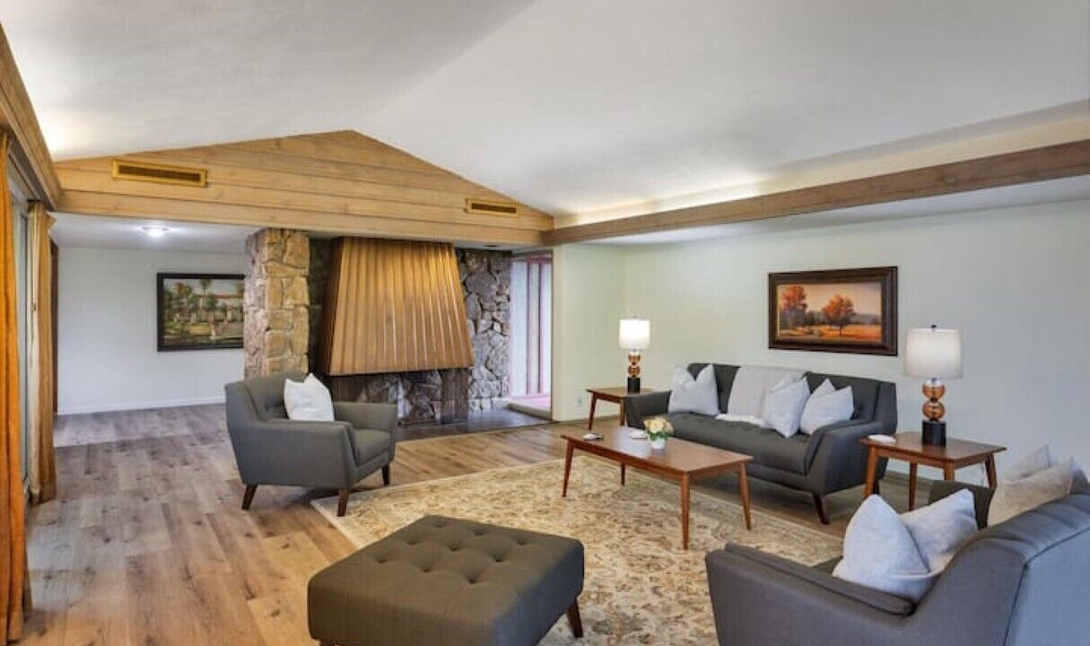 Photo of Livingroom in North Ridge