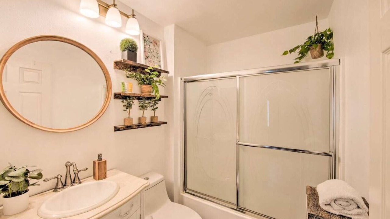 Photo of Bathroom in La Sierra Hills