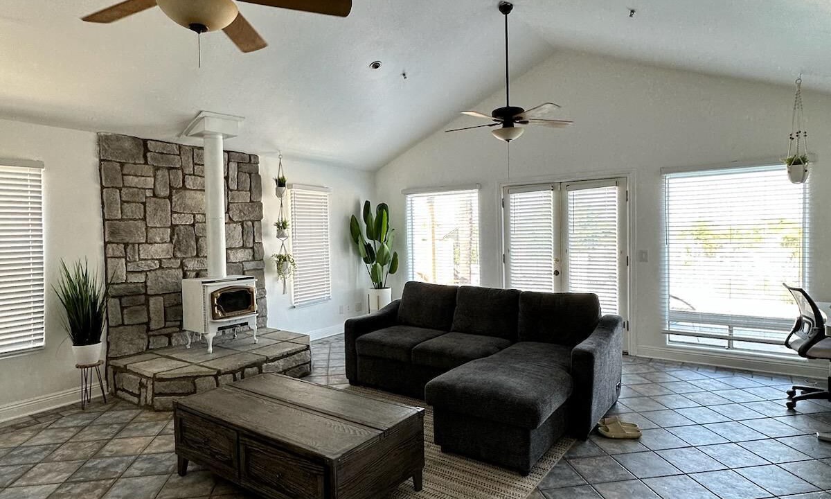 Photo of Livingroom in La Sierra Hills