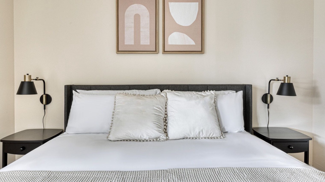 Photo of Bedroom in NoHo Arts District