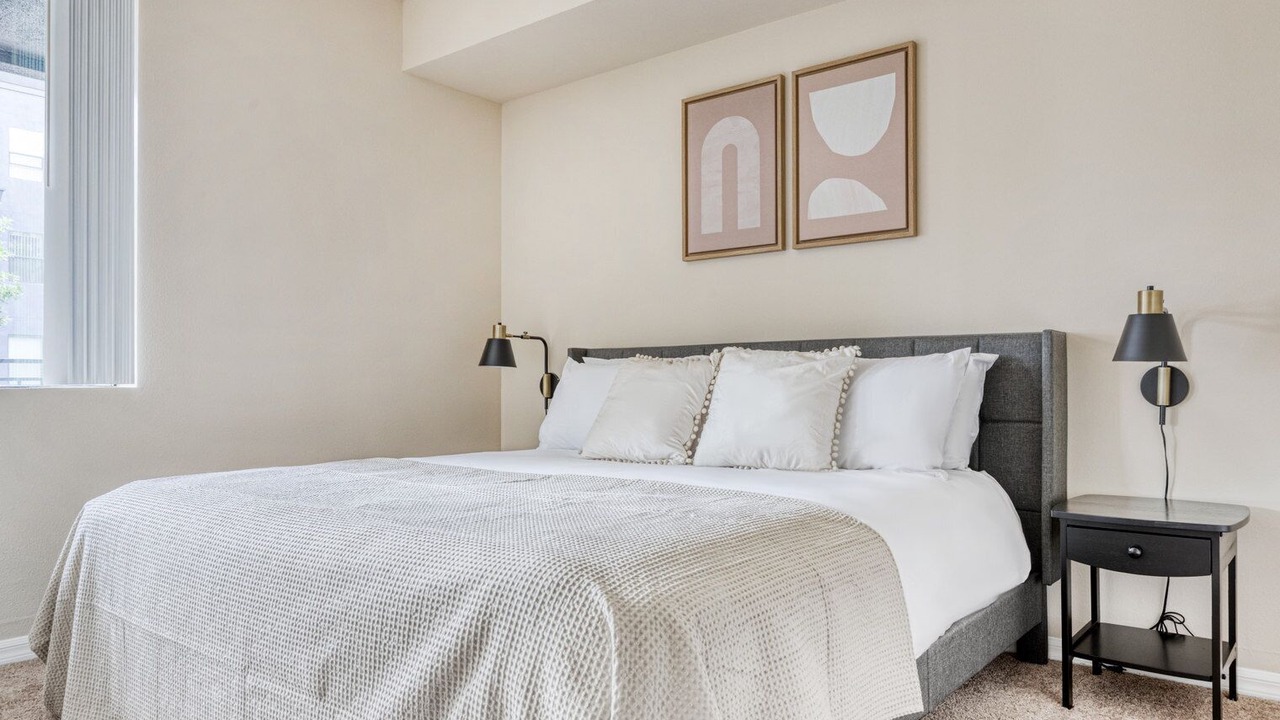 Photo of Bedroom in NoHo Arts District