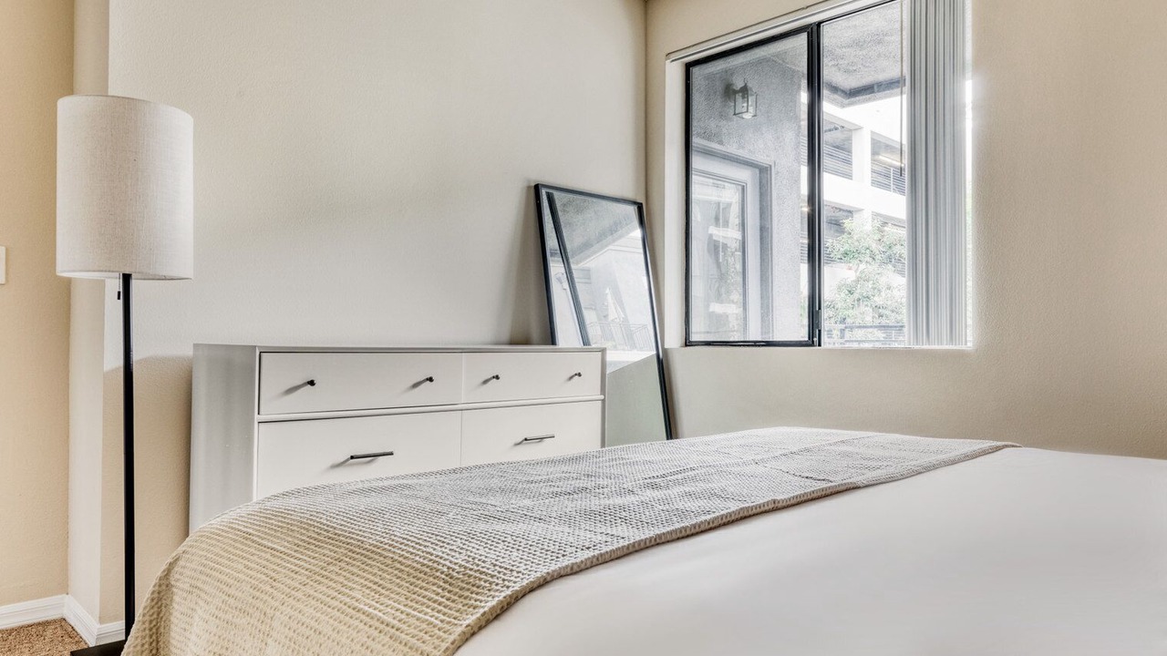 Photo of Bedroom in NoHo Arts District