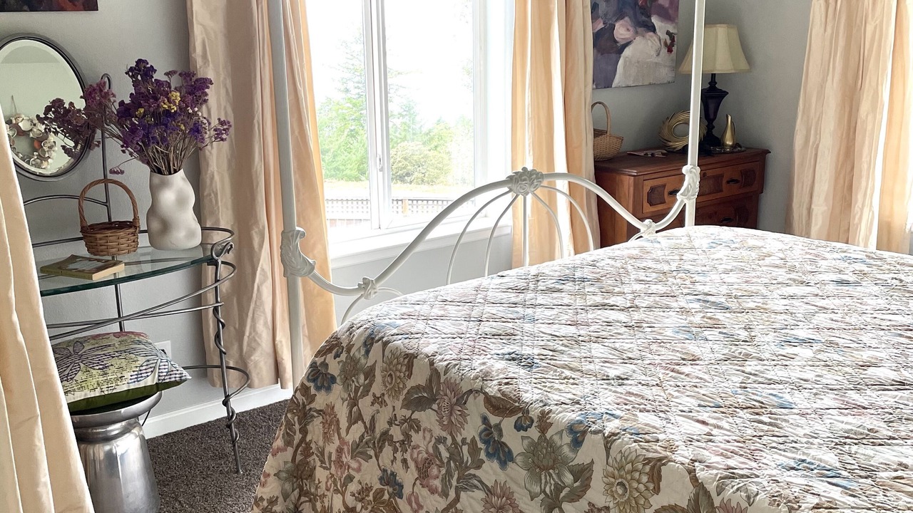 Photo of Bedroom in Shelter Cove