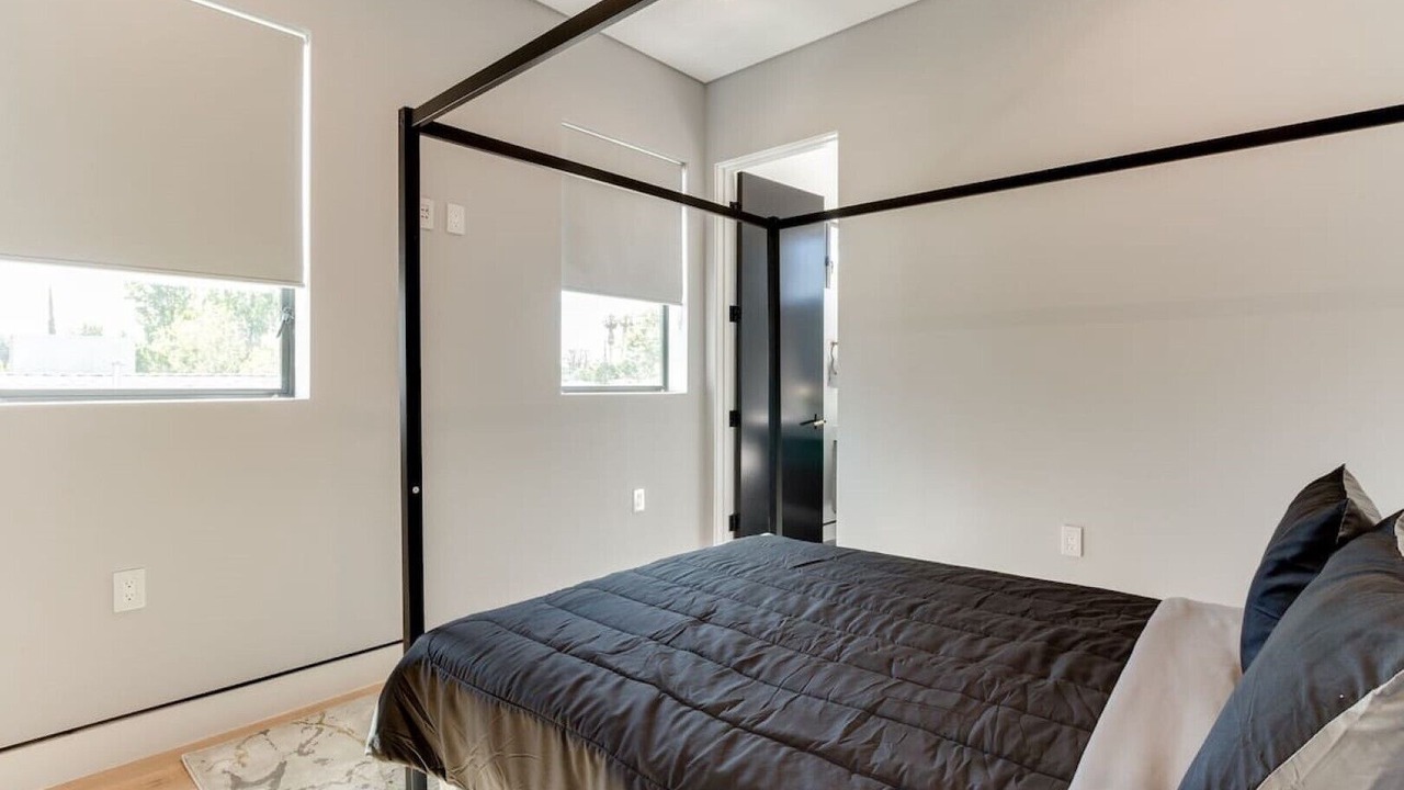 Photo of Bedroom in Encino