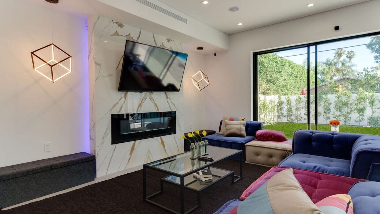 Photo of Livingroom in Encino