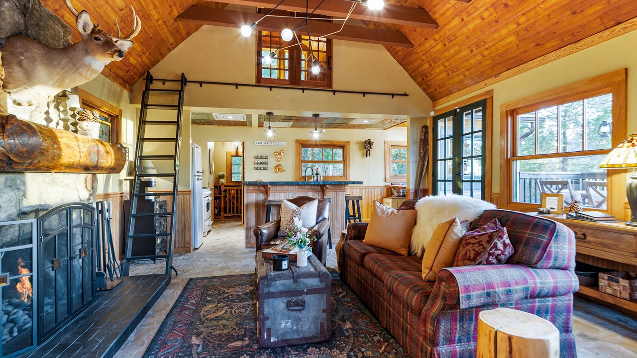Photo of Livingroom in Lake Arrowhead