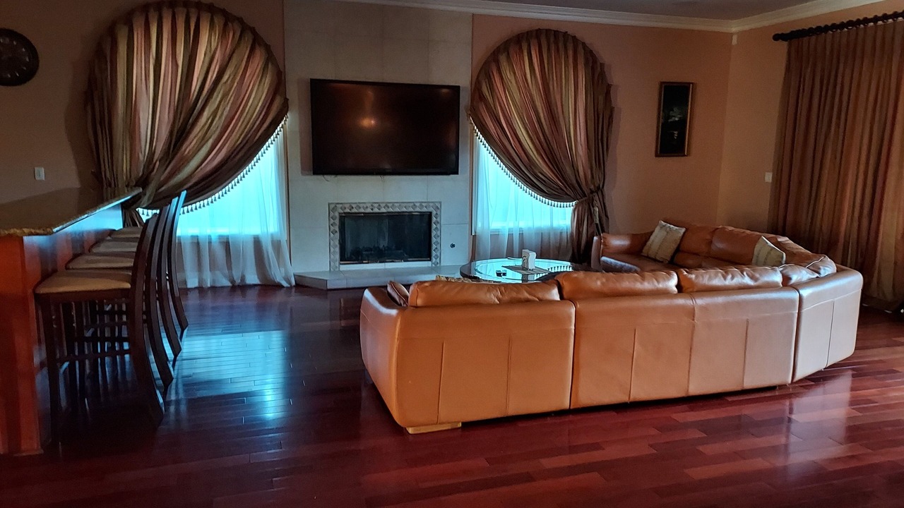 Photo of Livingroom in Encino